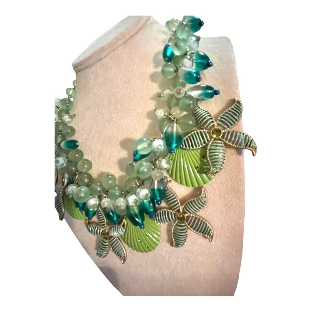 Chico‘s chunky statement charm necklace starfish shells ombre’ glass beads 18” - Picture 4 of 13